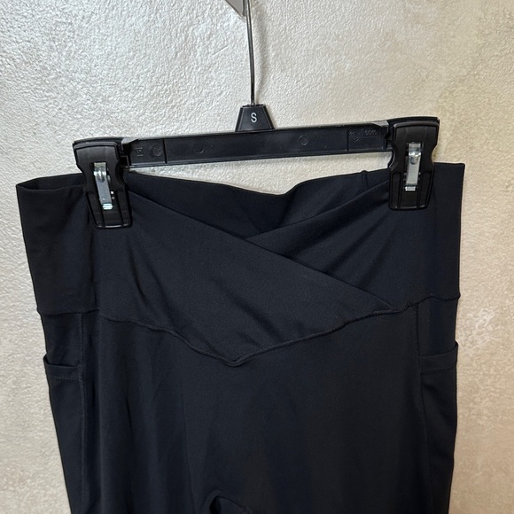 HALARA Women's Sleek Black Crossover Leggings sz large | new without tags - Picture 7 of 7